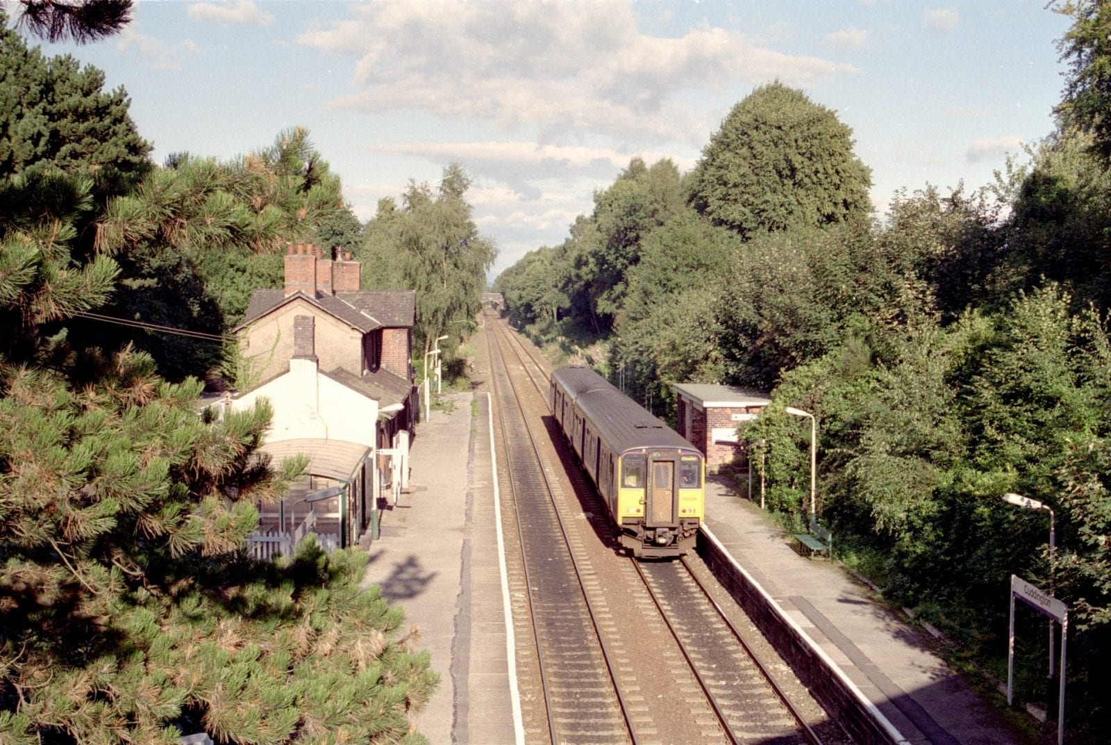 150 218 leaving Cuddington for Chester  9 September 2001<br />©2021 MCRUA