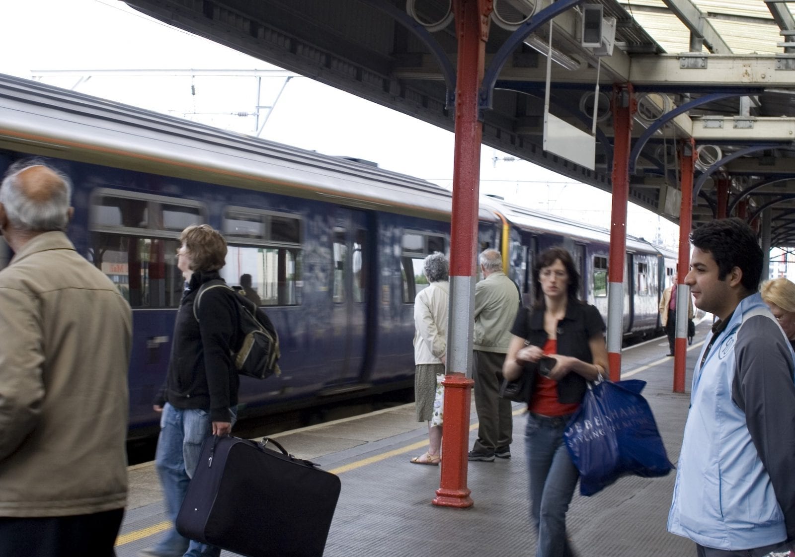 Chester bound train awaiting departure from Stockport 4 January 2009<br />©2021 MCRUA